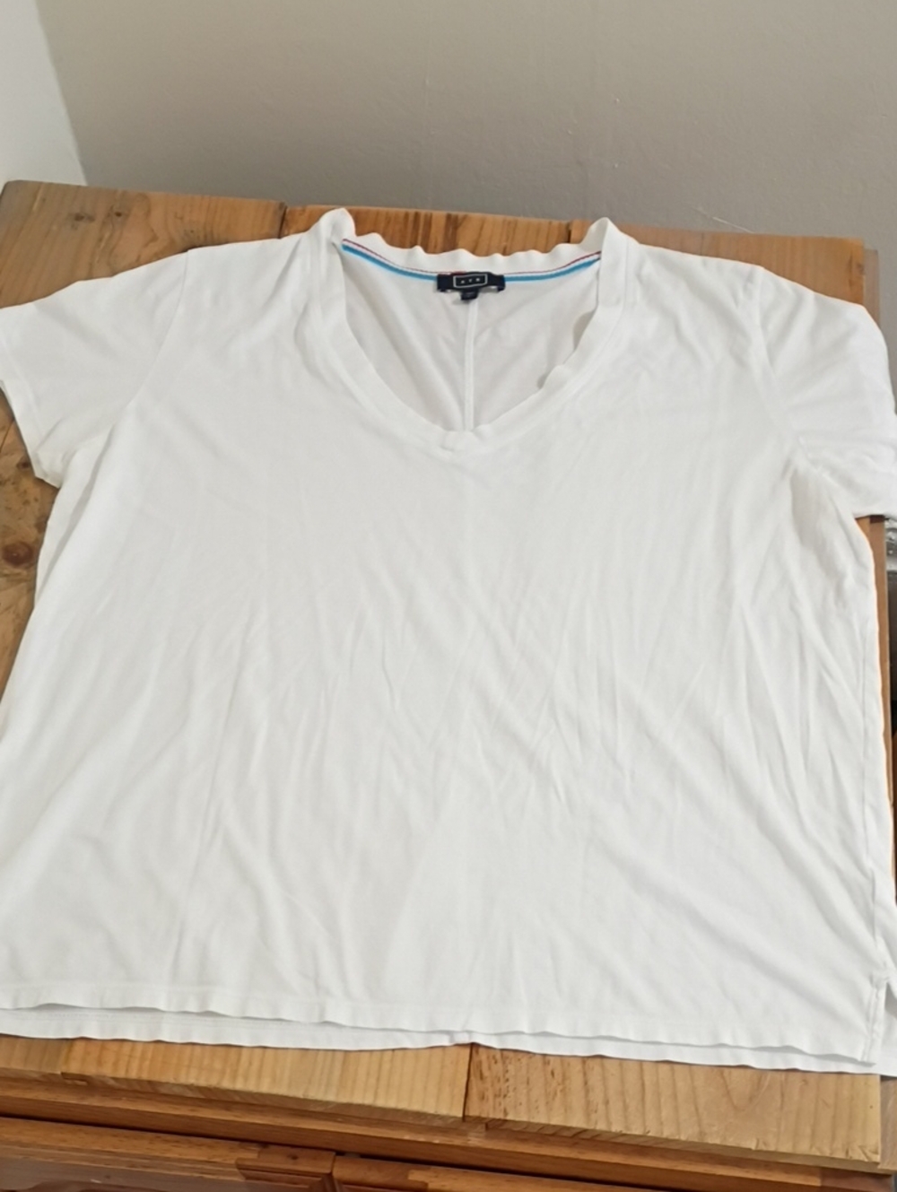 AYR White Pima Cotton V-neck Short Sleeve T-Shirt Size L